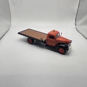 1941 Chevrolet Flatbed Truck "Ajax Towing Service "- 1/32 National Museum Model